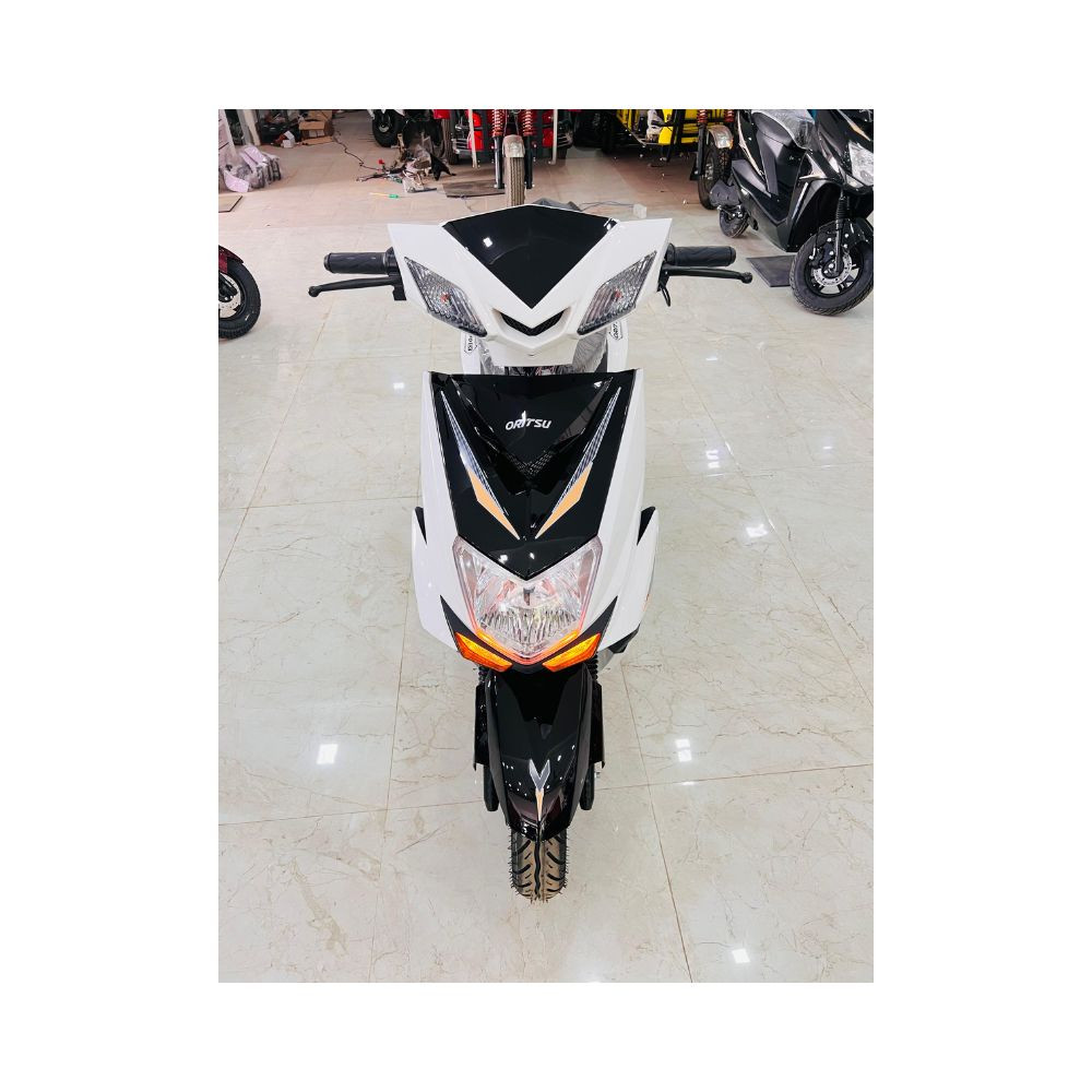 ORITSU  48 volt 50 km economy mode Scooty White