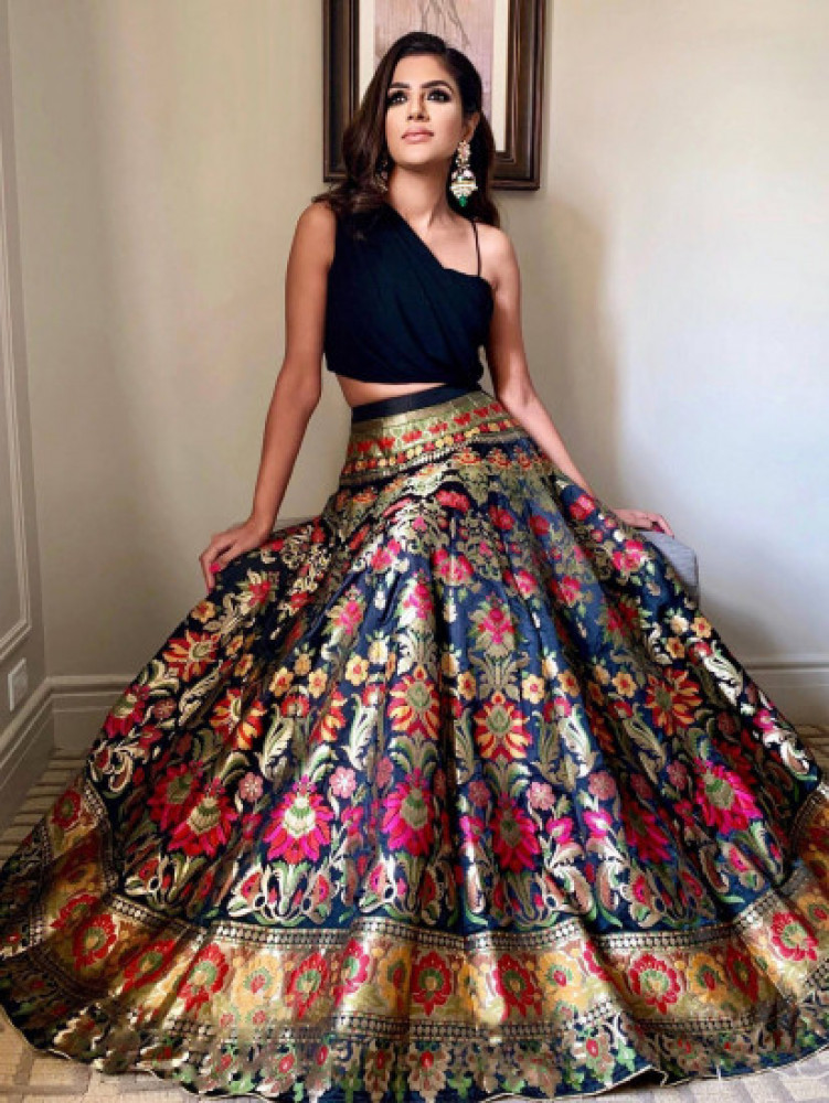 Latest 50 Crop Top and Lehenga Designs (2022) - Tips and Beauty | Wedding  blouse designs, Crop top designs, Lehenga designs
